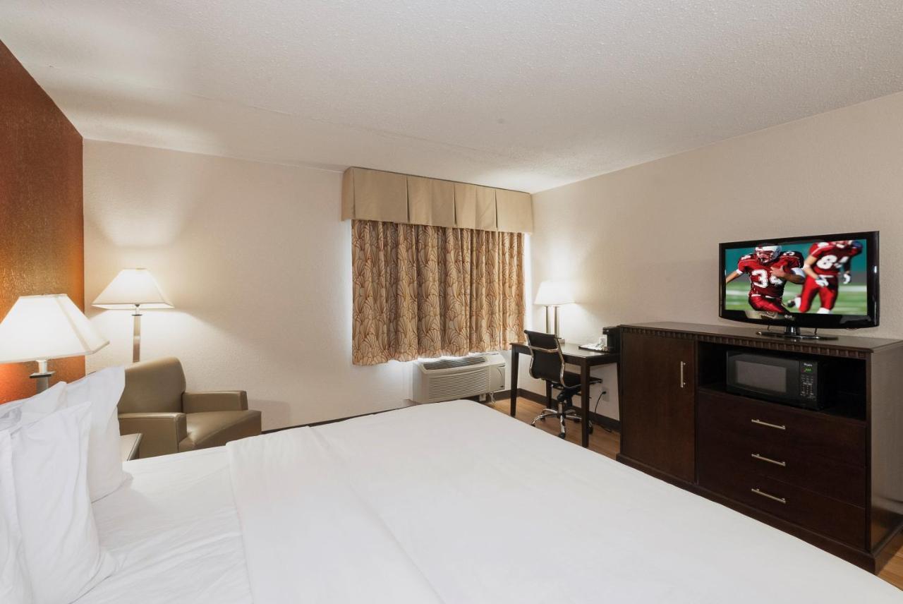 Red Roof Inn & Suites Mt Holly - Mcguire Afb Westampton Eksteriør bilde