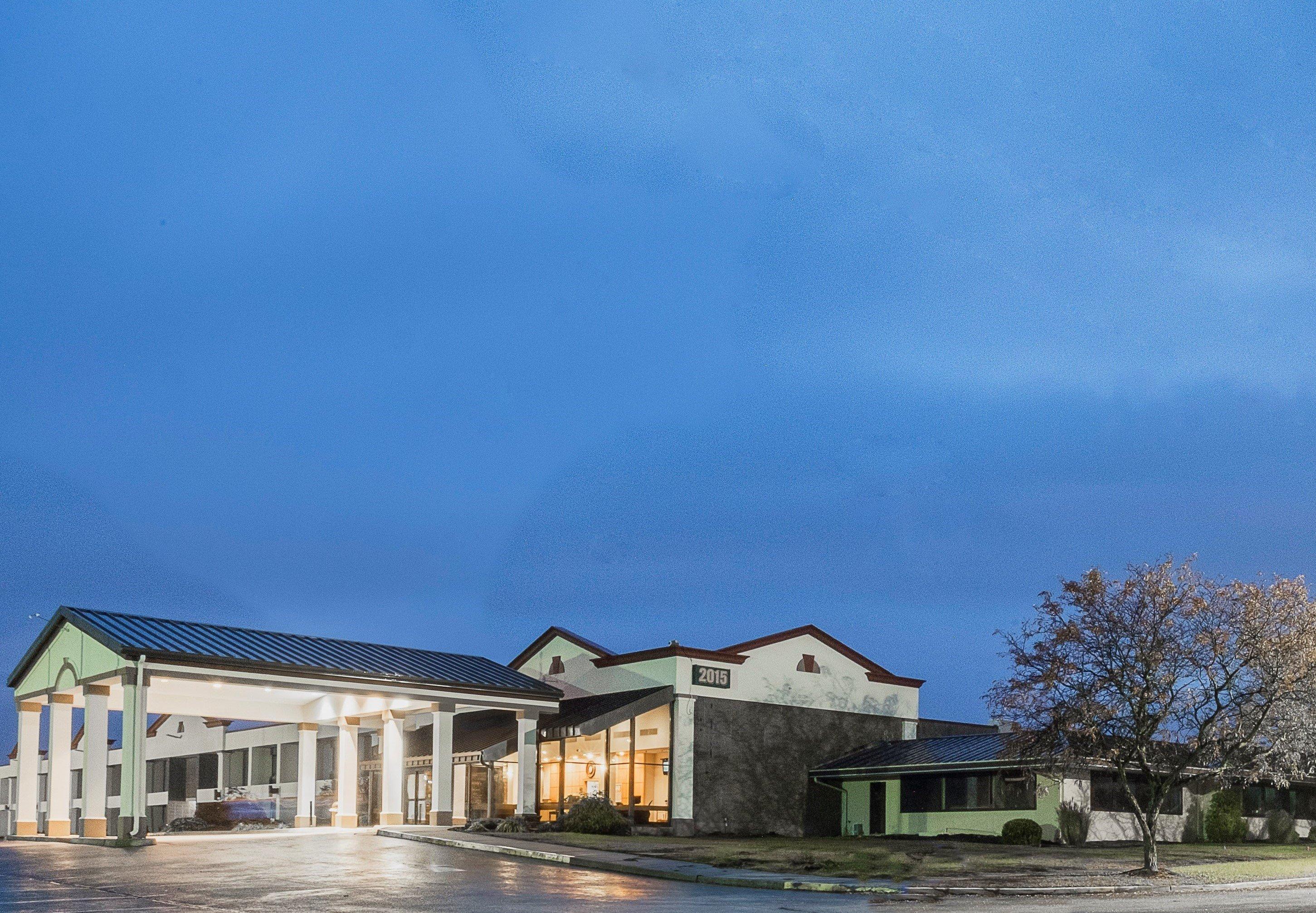 Red Roof Inn & Suites Mt Holly - Mcguire Afb Westampton Eksteriør bilde