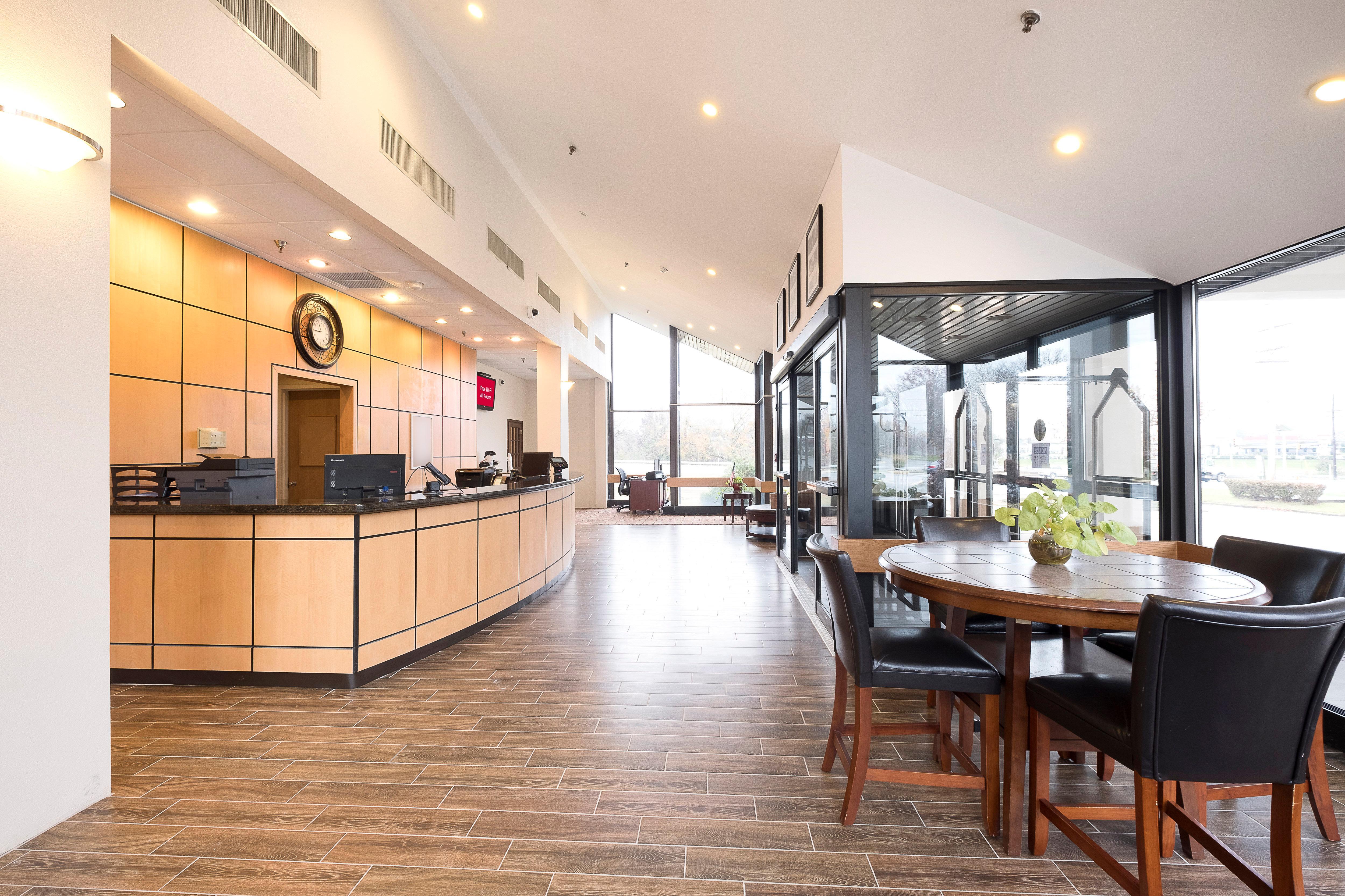 Red Roof Inn & Suites Mt Holly - Mcguire Afb Westampton Eksteriør bilde