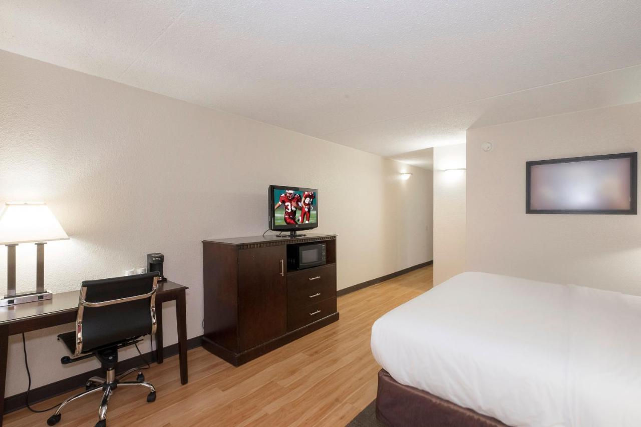 Red Roof Inn & Suites Mt Holly - Mcguire Afb Westampton Eksteriør bilde