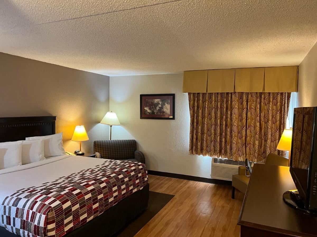 Red Roof Inn & Suites Mt Holly - Mcguire Afb Westampton Eksteriør bilde