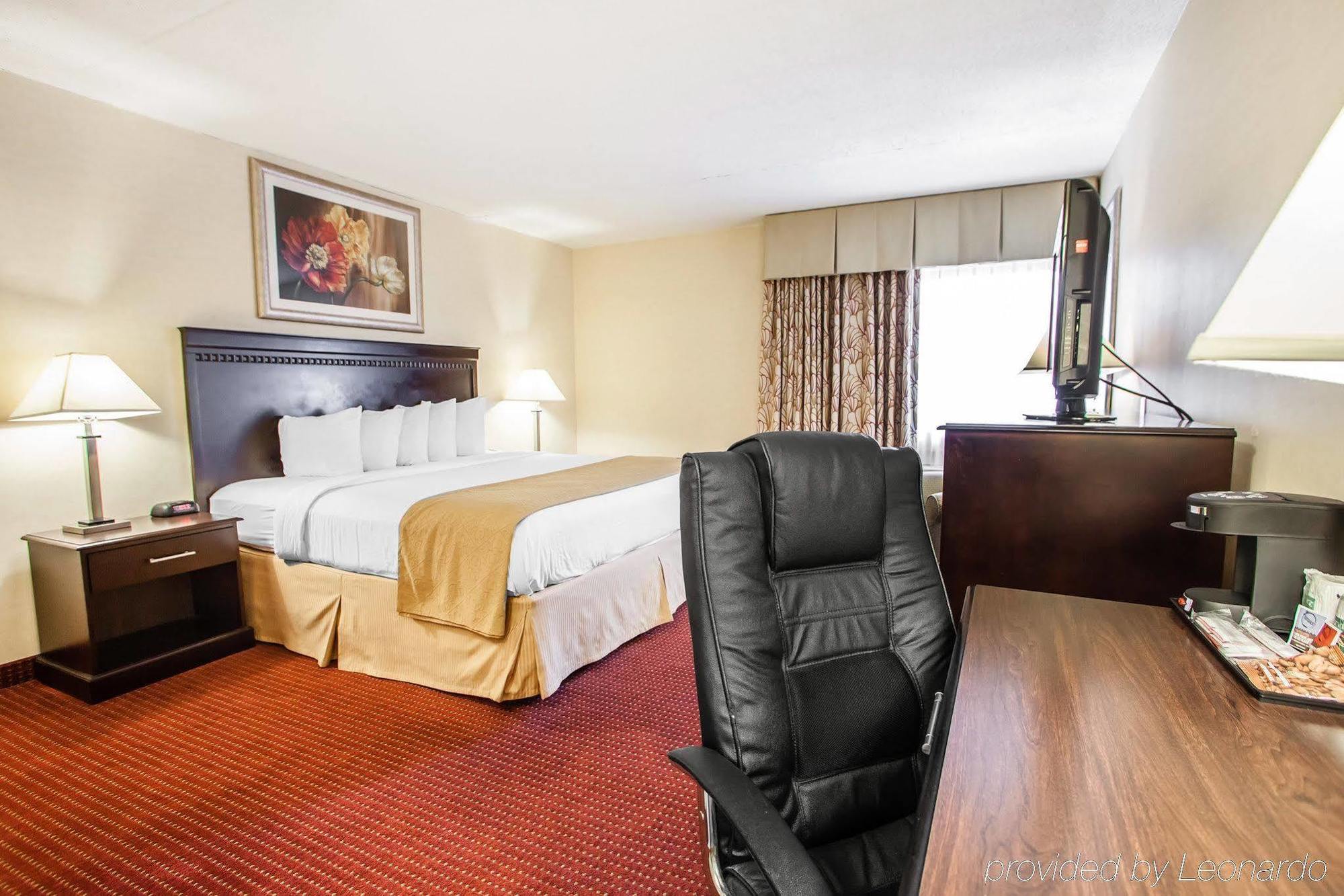 Red Roof Inn & Suites Mt Holly - Mcguire Afb Westampton Eksteriør bilde