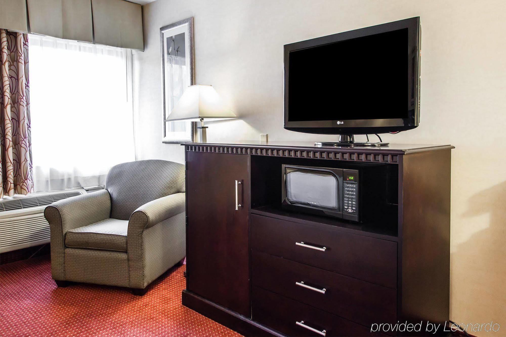 Red Roof Inn & Suites Mt Holly - Mcguire Afb Westampton Eksteriør bilde