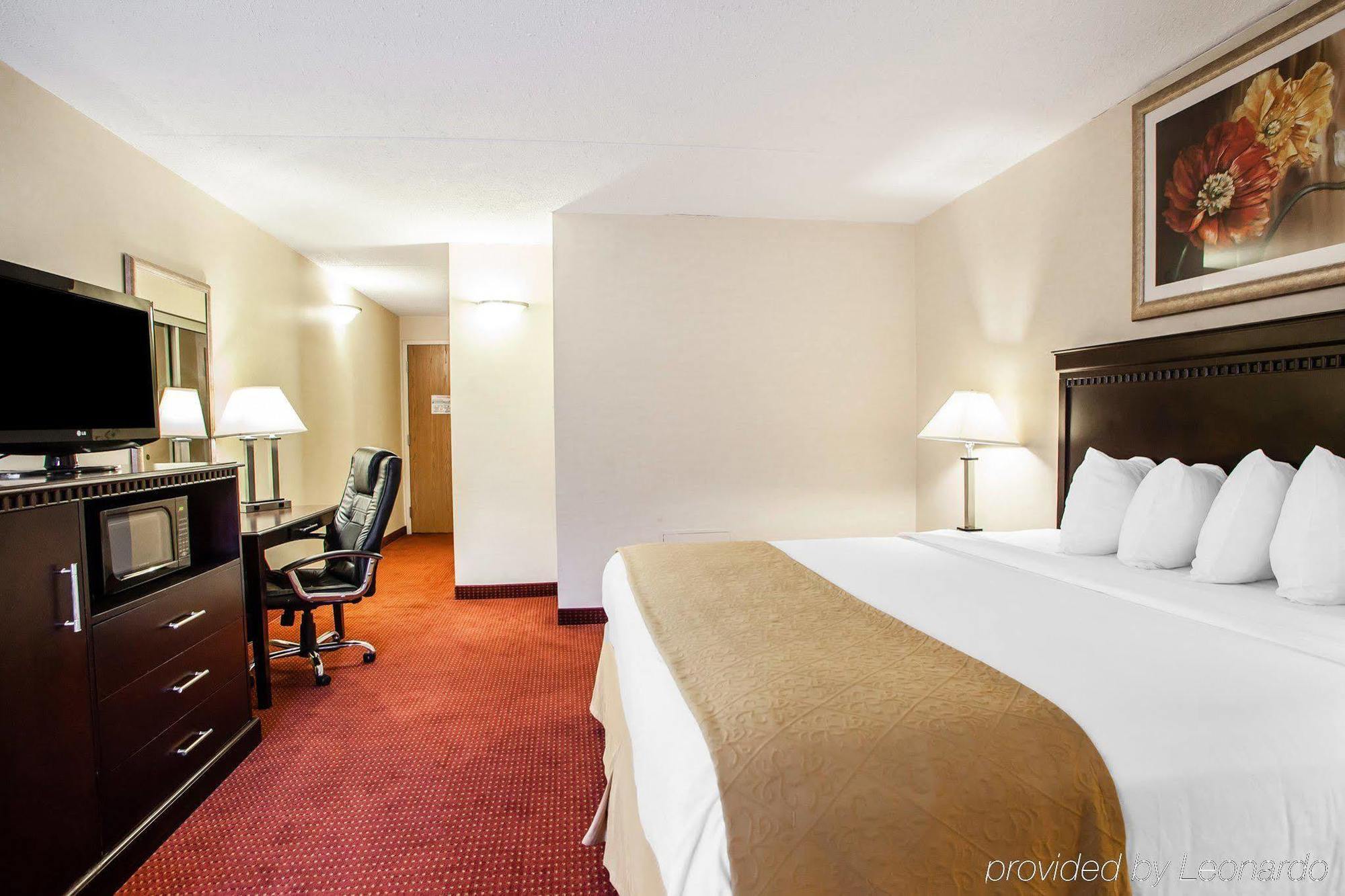 Red Roof Inn & Suites Mt Holly - Mcguire Afb Westampton Eksteriør bilde
