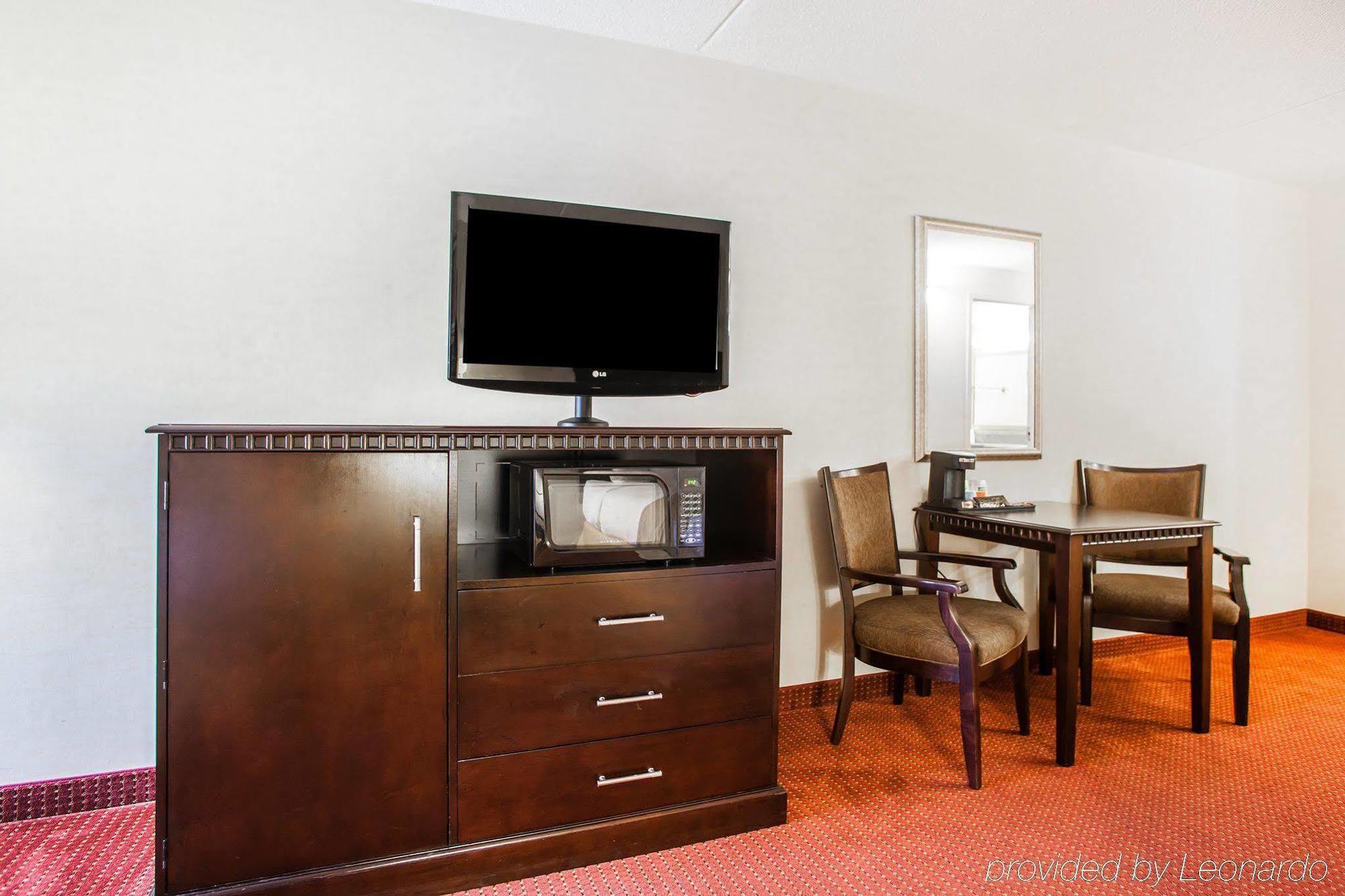Red Roof Inn & Suites Mt Holly - Mcguire Afb Westampton Eksteriør bilde