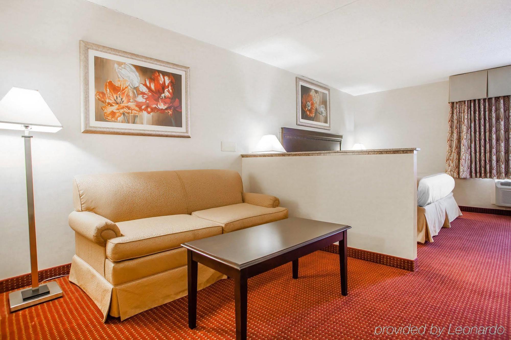 Red Roof Inn & Suites Mt Holly - Mcguire Afb Westampton Eksteriør bilde